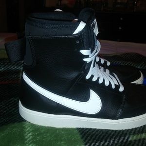 BRAND NEW NIKE PANDA SHOES